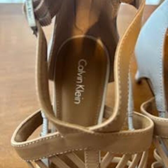 NWOT Calvin Klein CAMELLA Sandstorm Grey Leather‎ Heels Sandals Size 9.5 - Picture 7 of 9